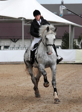 Dressage test: woman ride gallop on horse 
