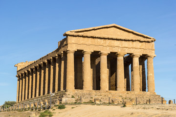 Obraz premium Temple of Concordia, Valley of Temples, Agrigento. Front view