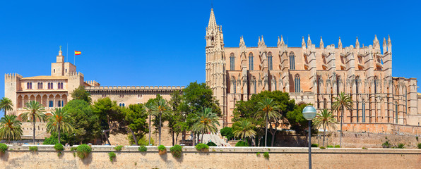 Fototapeta na wymiar Santa Maria Cathedral, being build since 1302 till 1587