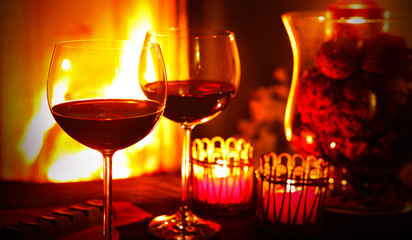 Rotwein am Kamin