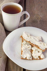 Crisp bread with cream cheese vertical