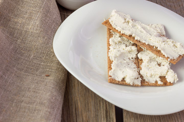 Crisp bread with cream cheese horizontal