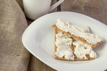 Crisp bread with cream cheese horizontal