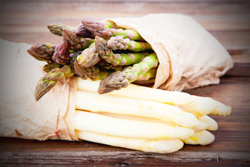grüner und weisser Spargel