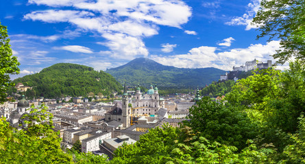 Fototapeta na wymiar panoramic view of beautiful Salzburg. Austria