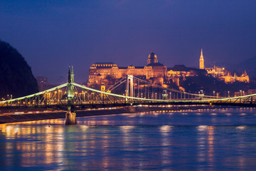 Fototapeta na wymiar Night view of Budapest