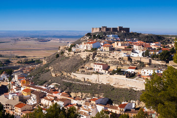 Fototapeta na wymiar Chinchilla de Monte-Aragon with medieval castle at hill