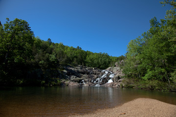 Fototapeta na wymiar Rocky Falls