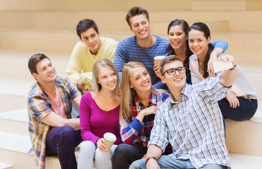Obraz premium group of students with smartphone and coffee cup