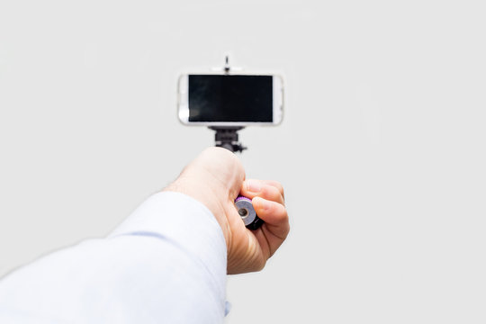 selfie con smartphone e bastone