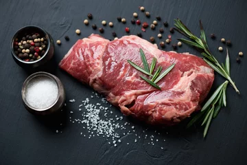 Photo sur Plexiglas Steakhouse Raw ribeye steak with seasonings, close-up, studio shot