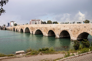 Fototapeta na wymiar old stone bridge, Adana, Turkey