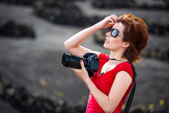 woman with pfoto camera 
