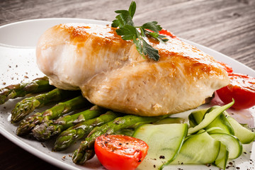 Roast chicken fillets and vegetables 