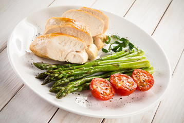 Roast chicken fillets and vegetables 