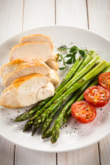 Roast chicken fillets and vegetables 