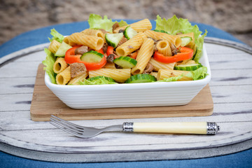 Bunter Nudelsalat mit Sojafleisch