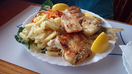 Fisch Teller mit Nudeln