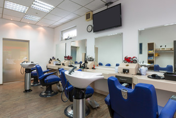 Beim Friseur, Blick in den Salon