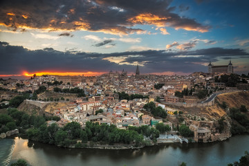 Obraz premium Panoramic view of Toledo at dusk, Castile-La Mancha, Spain