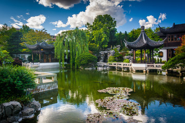 Fototapeta na wymiar Pagoda and pond at the Lan Su Chinese Garden in Portland, Oregon