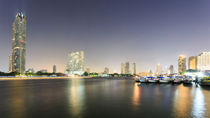Obraz premium Chao Phraya River at Night