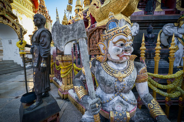 Wat Prathatsuthone, Phare
