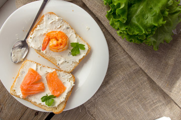 Wheat bread toasts with cream cheese, smoked salmon and shrimp