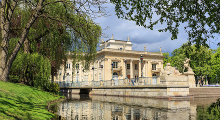 Fototapeta na wymiar Royal Lazienki Park in Warsaw - Palace on the Water