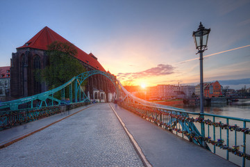 Wrocław Most Tumski o zachodzie słońca