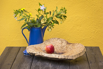 Decoration at the table, with enamel and apple
