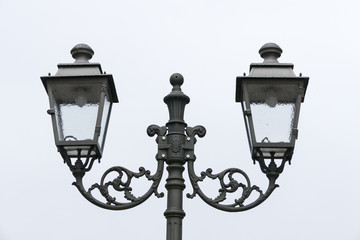 Fototapeta na wymiar Antike Straßenbeleuchtung