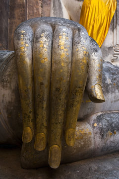 the big Buddha, in Sri Chum temple