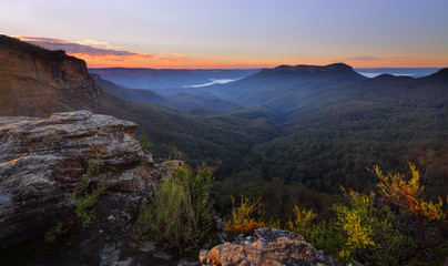 Sunrise over Jamison Valley Mt Solitary