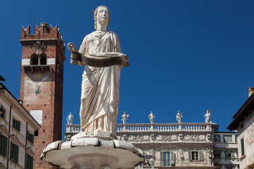 Obraz premium Fountain Madonna Verona