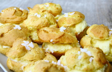 choux à la crème pâtissière,et sucre