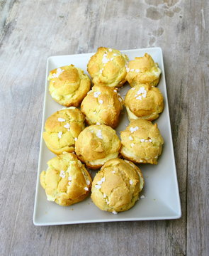 choux &agrave; la cr&egrave;me p&acirc;tissi&egrave;re,et sucre