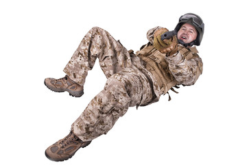 Obraz premium Soldier in uniform, ready to fight
