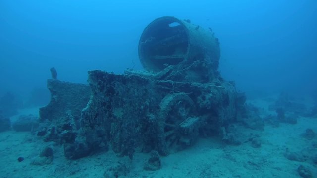 The steam locomoti e crashed on board wreck Thistlegorm 