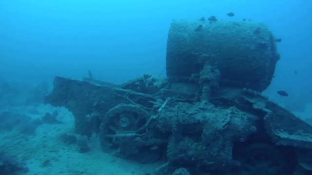 The steam locomoti e crashed on board wreck Thistlegorm 