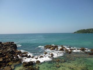 Fototapeta na wymiar views of the ocean with clear blue water