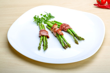 Grilled asparagus with bacon