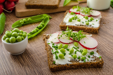 Healthy wholemeal bread with herbs