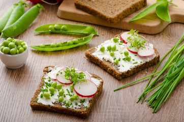 Healthy wholemeal bread with herbs
