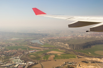 avión ala lago