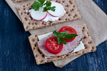 crisp bread with cheese and smoked turkey meat