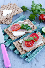 crisp bread with cheese and smoked turkey meat