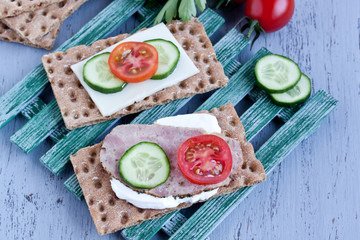 crisp bread with cheese and smoked turkey meat