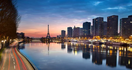 Poster de jardin Paris Tour Eiffel et Seine au lever du soleil, Paris - France