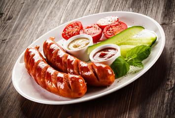 Grilled sausages and vegetables 
